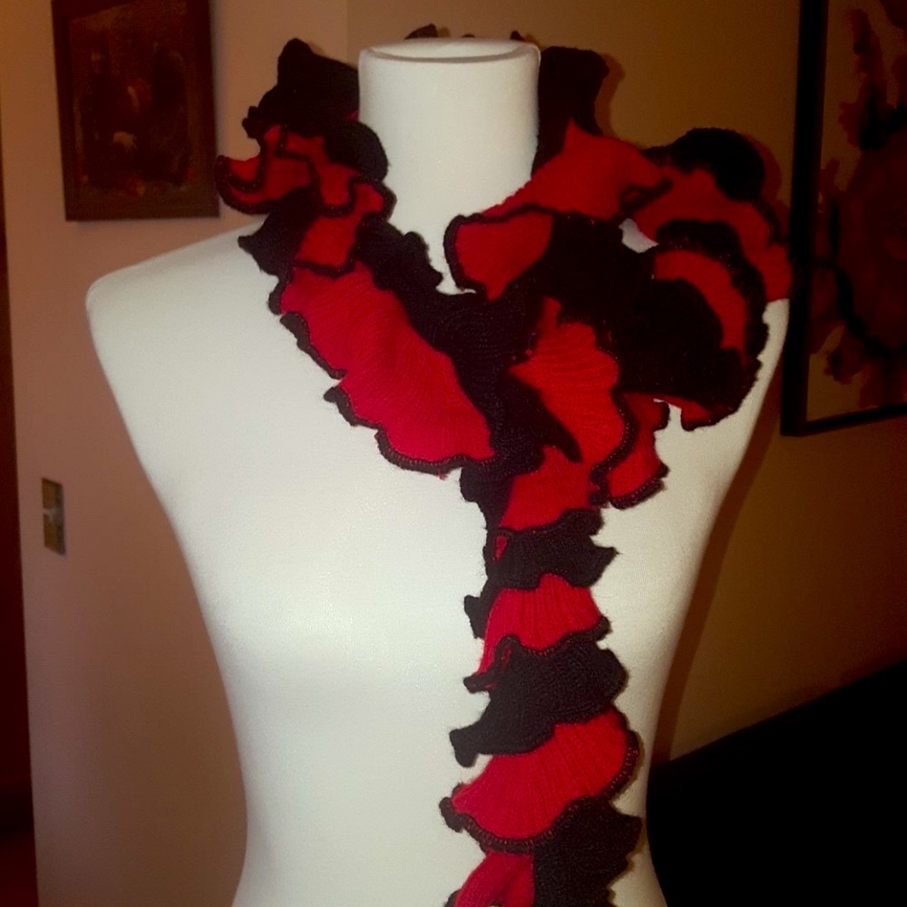 Knitted Ruffle Scarf - Picture 4 of 7